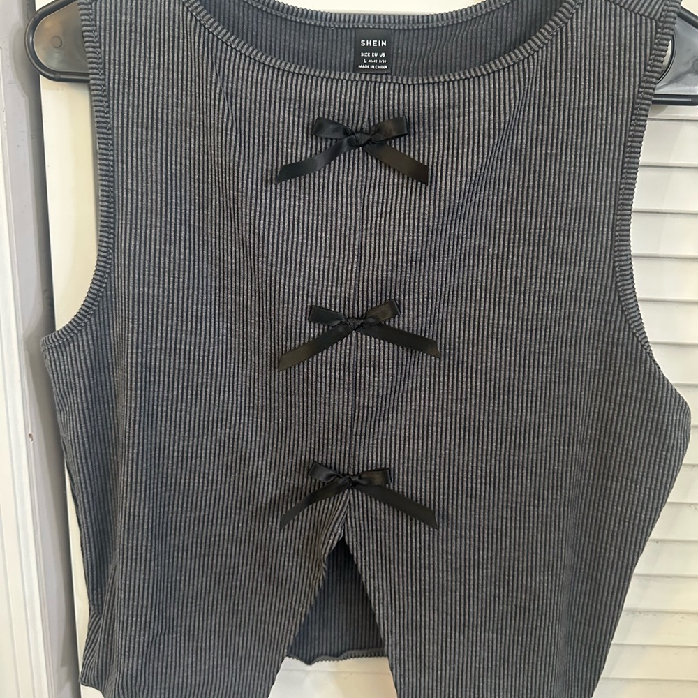 SHEIN Black and Gray Ribbed Cropped Tank Top with Bow Details
